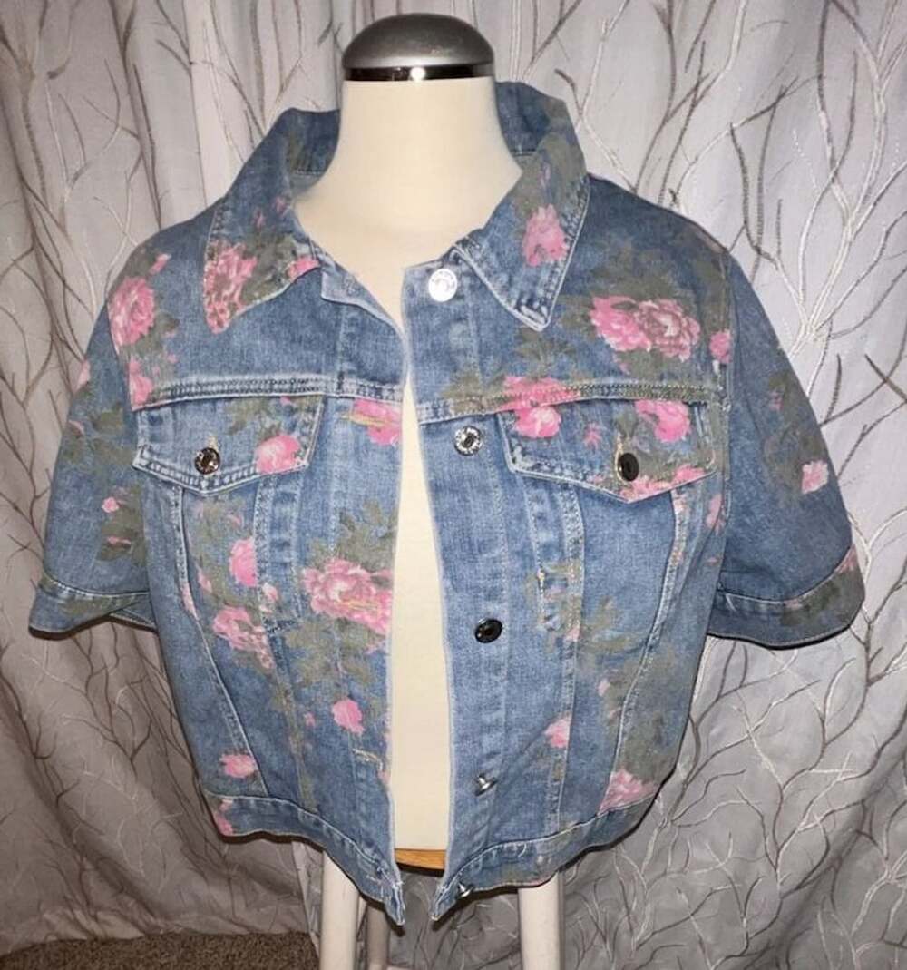 Women Short Sleeve Floral Print Cropped Denim Jacket
